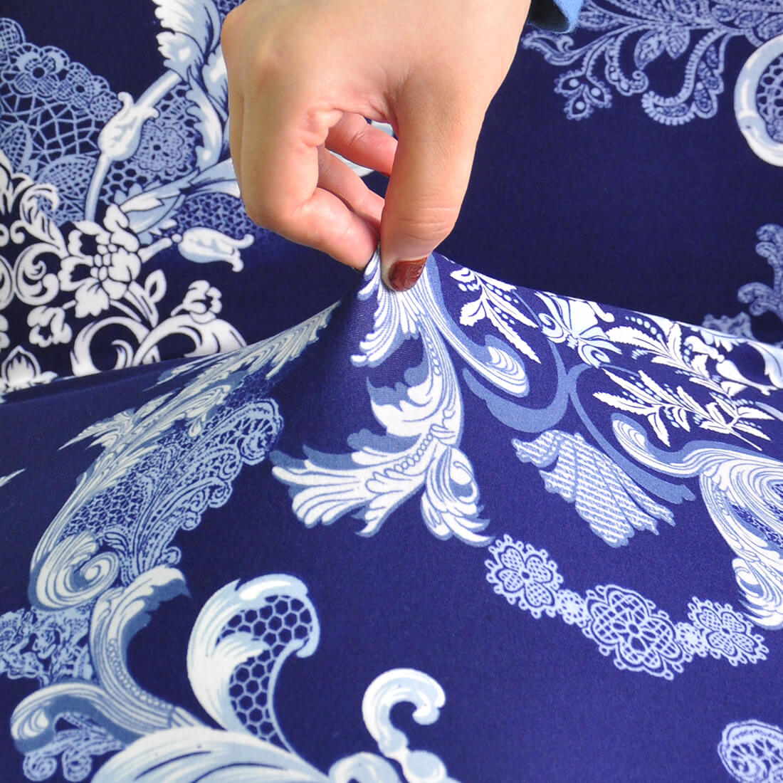 Vintage Biely A Modrý Poťah Na Stoličku